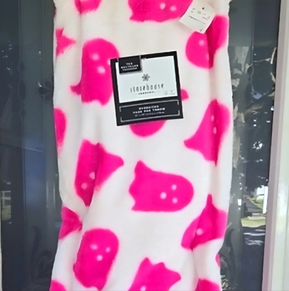 Storehouse Pink And White Ghost Faux Fur Halloween Throw Blanket Super Soft